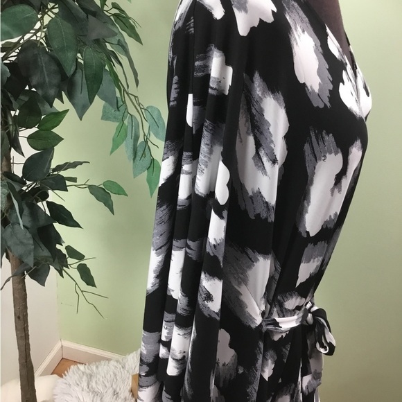 Iman 2X black gray and white kimono style dress with belt - Picture 7 of 16
